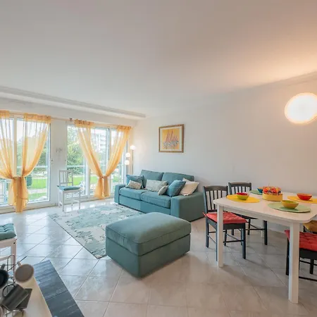Apartment Avec Grande Terrasse, Garage Et Wifi - Fr-1-197-620 *